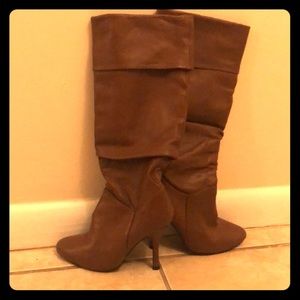 Victoria Secret Brown leather high knee 👢 boots .